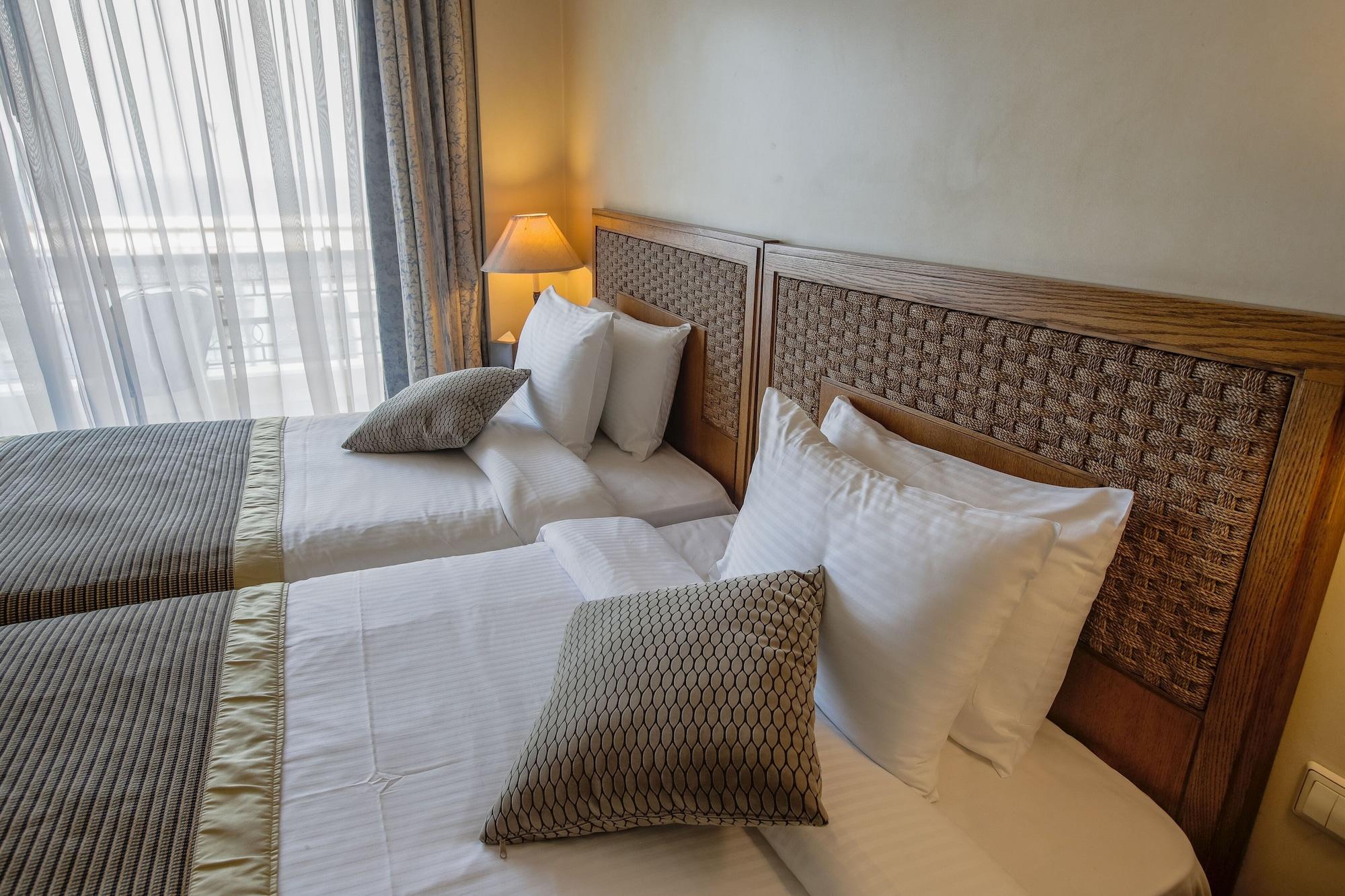 ביירות Warwick Palm Beach Hotel מראה חיצוני תמונה