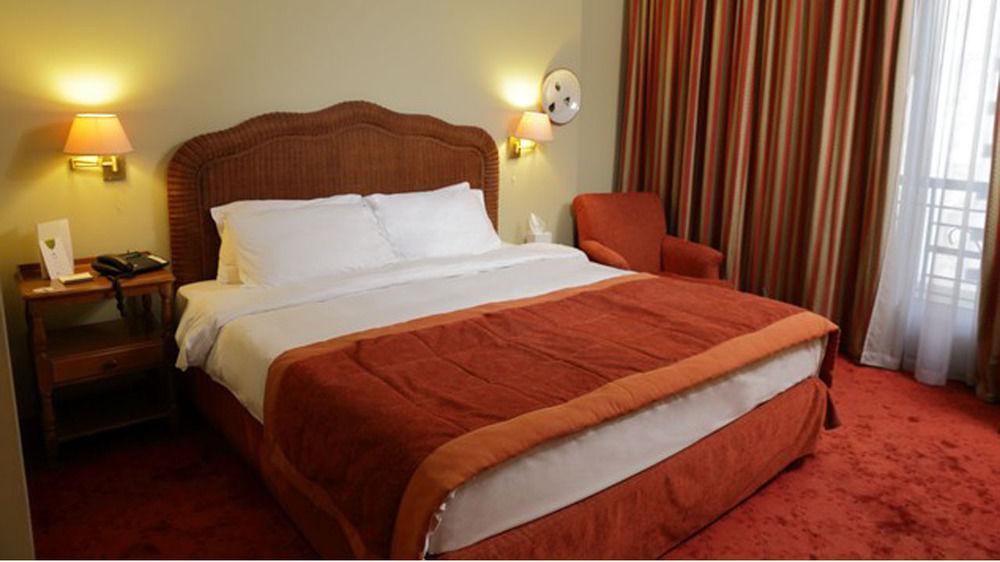 ביירות Warwick Palm Beach Hotel מראה חיצוני תמונה