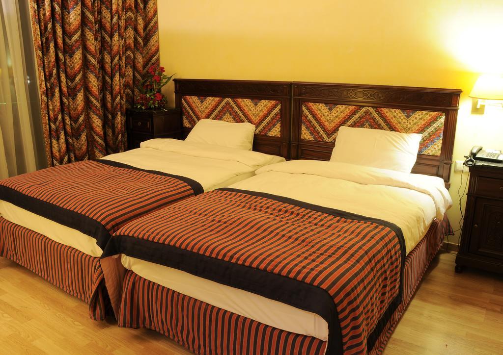 ביירות Warwick Palm Beach Hotel מראה חיצוני תמונה